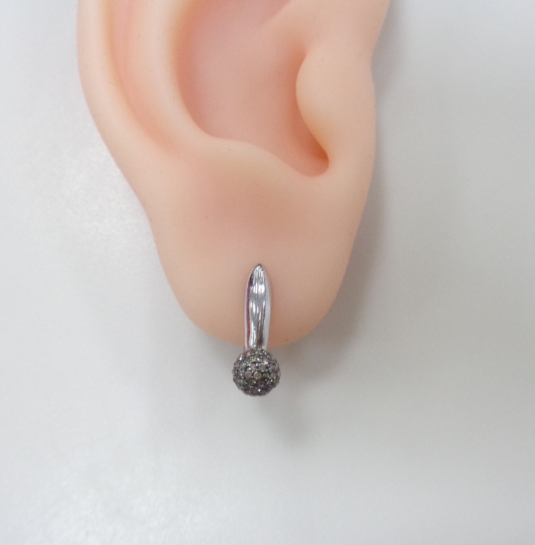 Серебряные серьги с коньячными бриллиантами